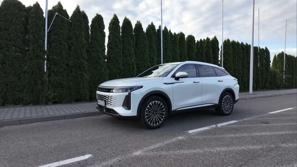 Omoda 9 SHS-P Premium 31,5 kWh — plug-inhybride gezins-suv